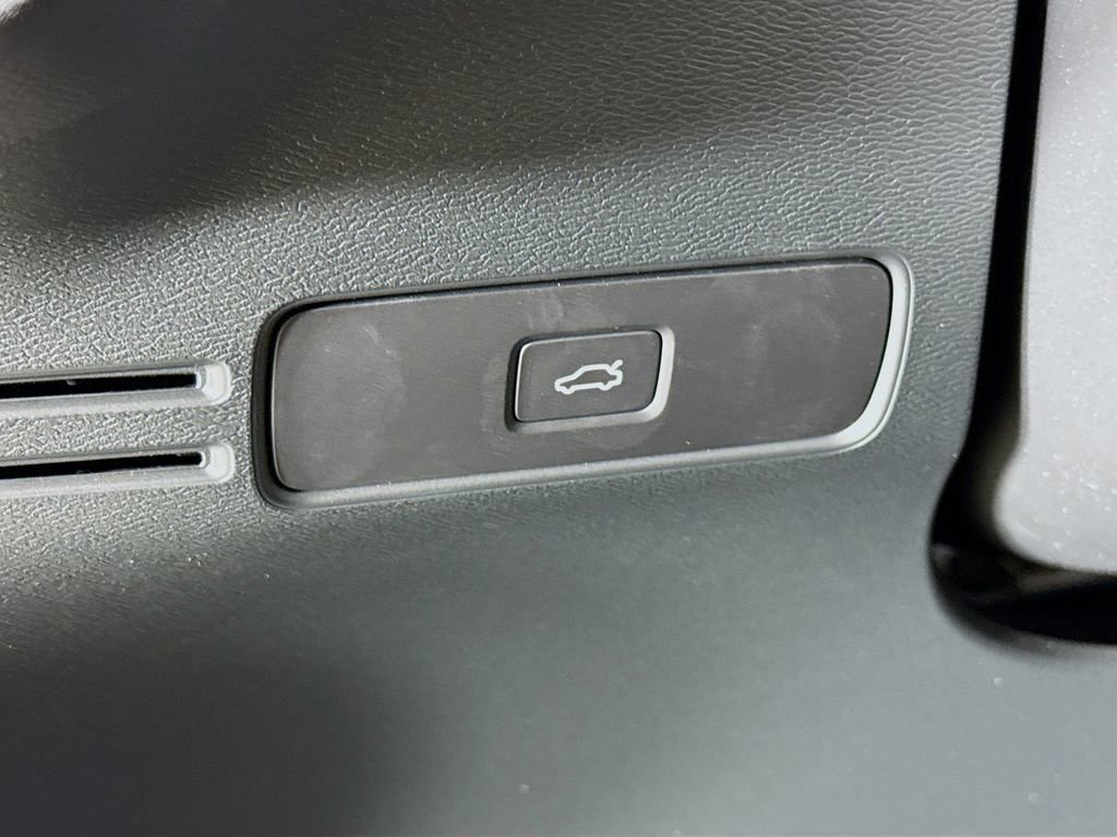 New 2026 Volvo XC40 B5 Ultra w/ Climate Package image 10