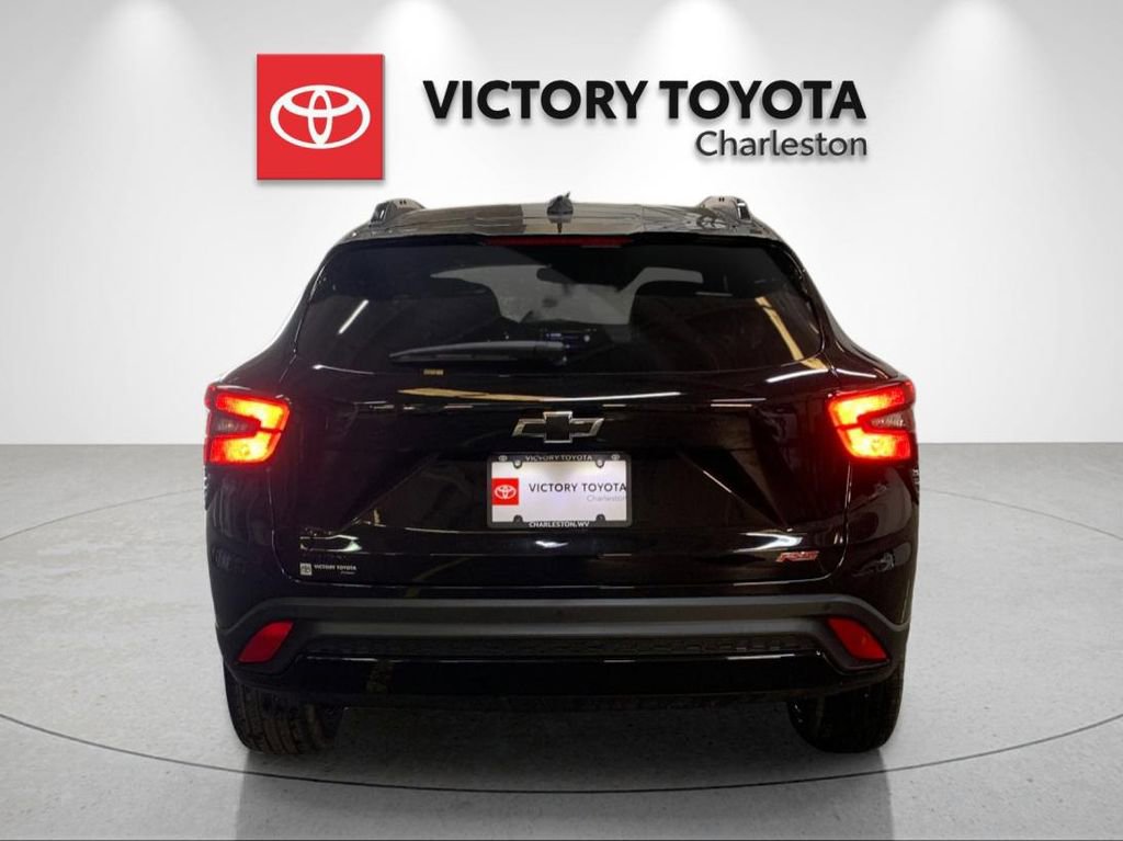 Used 2025 Chevrolet Trax RS w/ Sunroof Package image 4