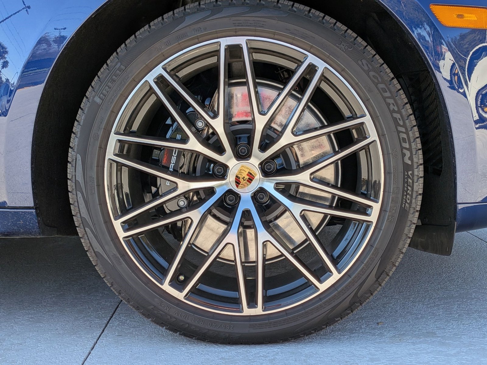 Certified 2025 Porsche Macan GTS image 27