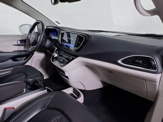 Used 2022 Chrysler Pacifica Touring-L image 39