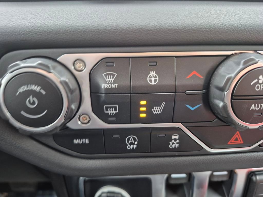 Used 2024 Jeep Wrangler Rubicon w/ Technology Group image 20
