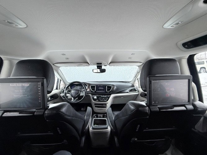 Used 2018 Chrysler Pacifica Touring-L Plus w/ Tire & Wheel Group image 10