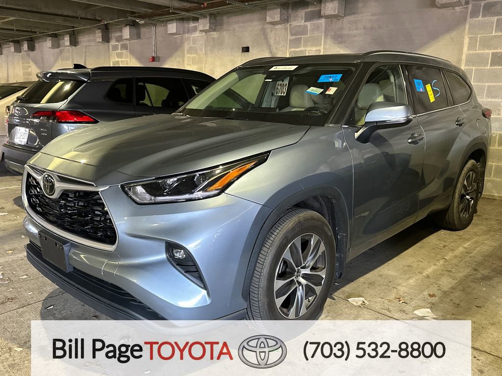 Used 2021 Toyota Highlander XLE image 1