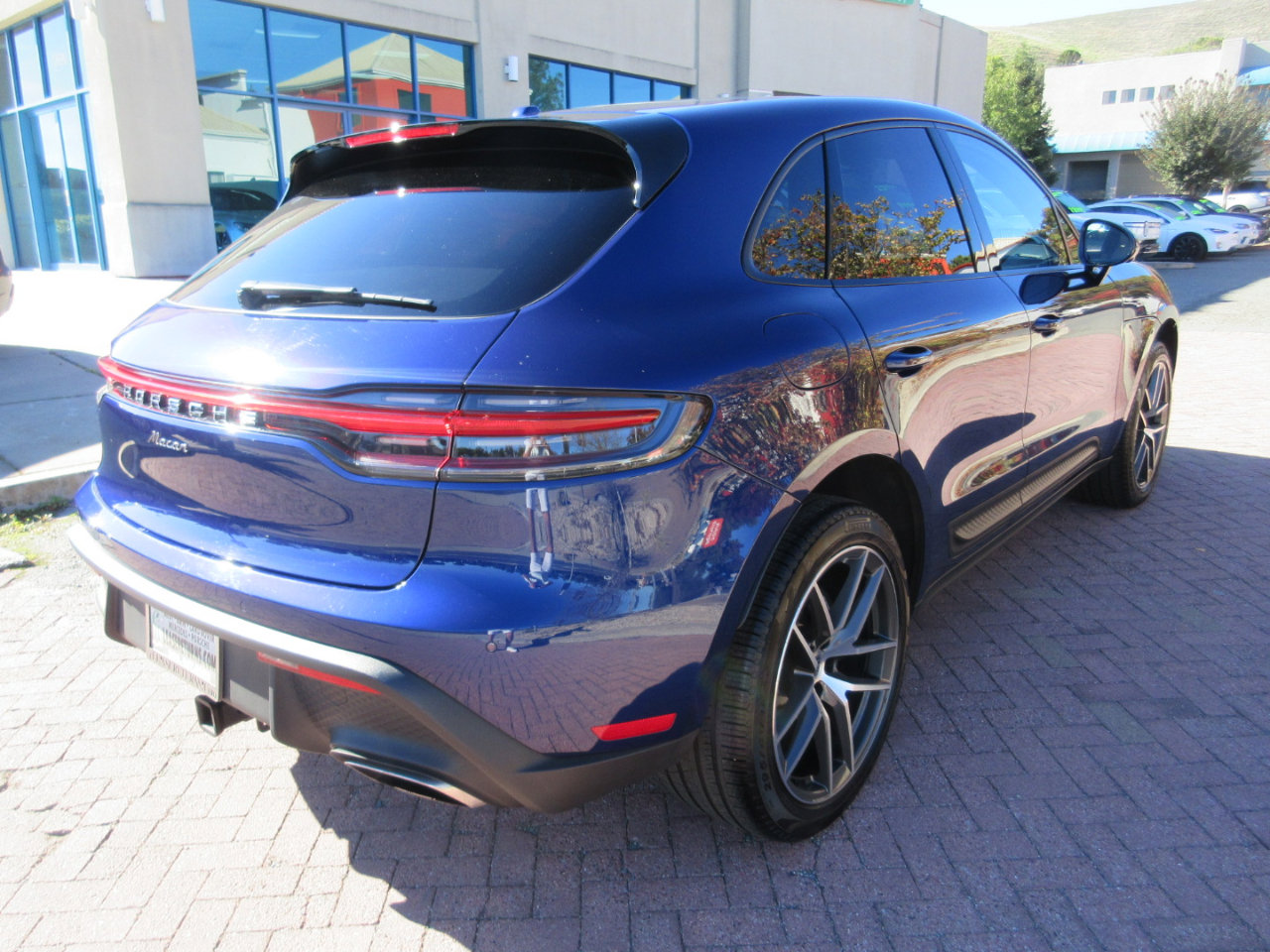 Used 2024 Porsche Macan image 2