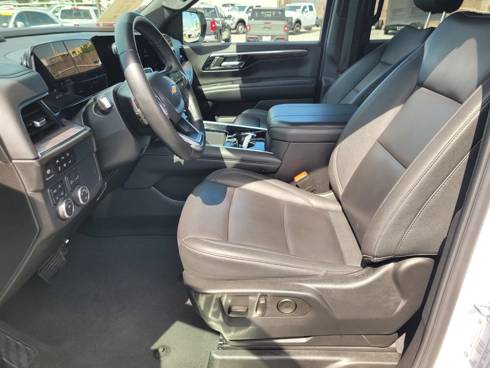 Used 2025 Chevrolet Suburban LT AWD/4WD image 16
