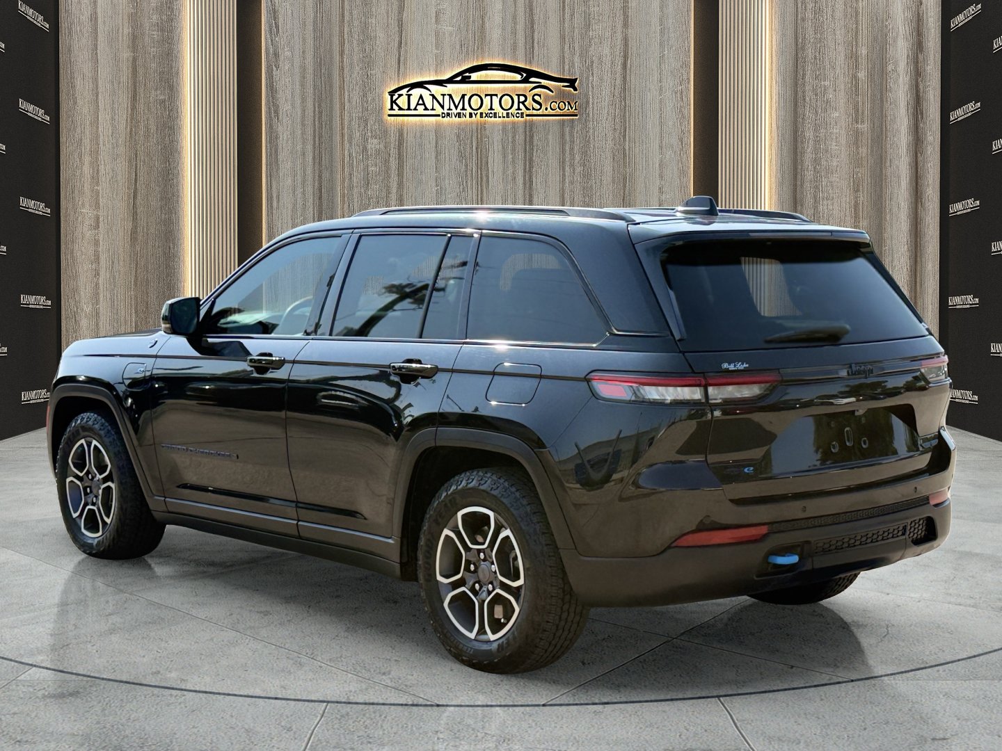 Used 2023 Jeep Grand Cherokee Trailhawk 4xe AWD/4WD image 5
