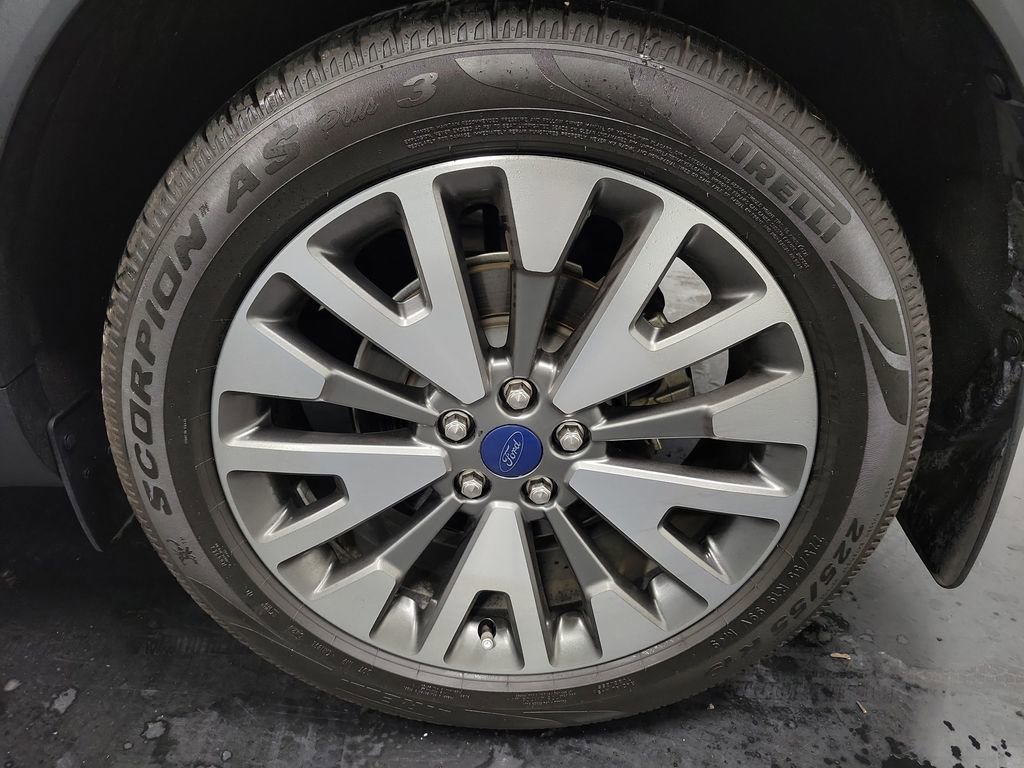 Used 2022 Ford Escape Titanium image 10
