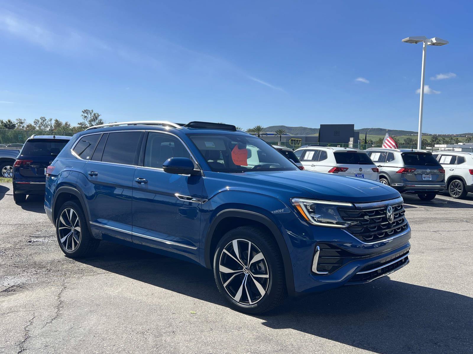 Certified 2025 Volkswagen Atlas SEL Premium R-Line AWD/4WD image 30