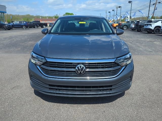 Used 2024 Volkswagen Jetta SE FWD image 3