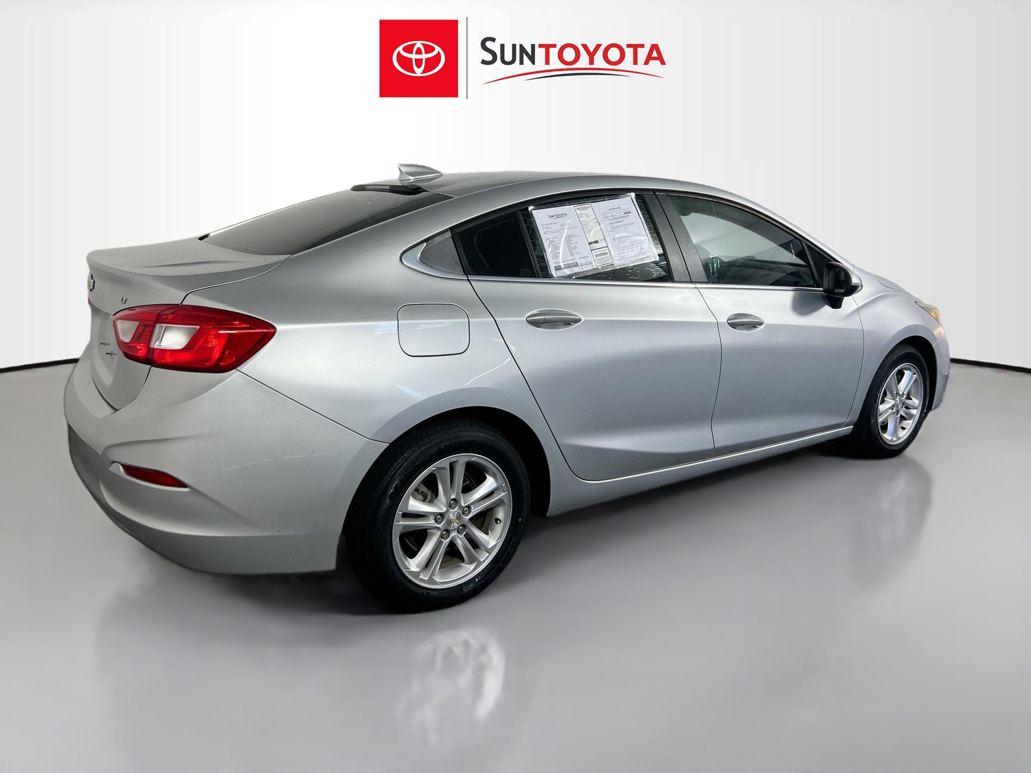 Used 2017 Chevrolet Cruze LT FWD image 4