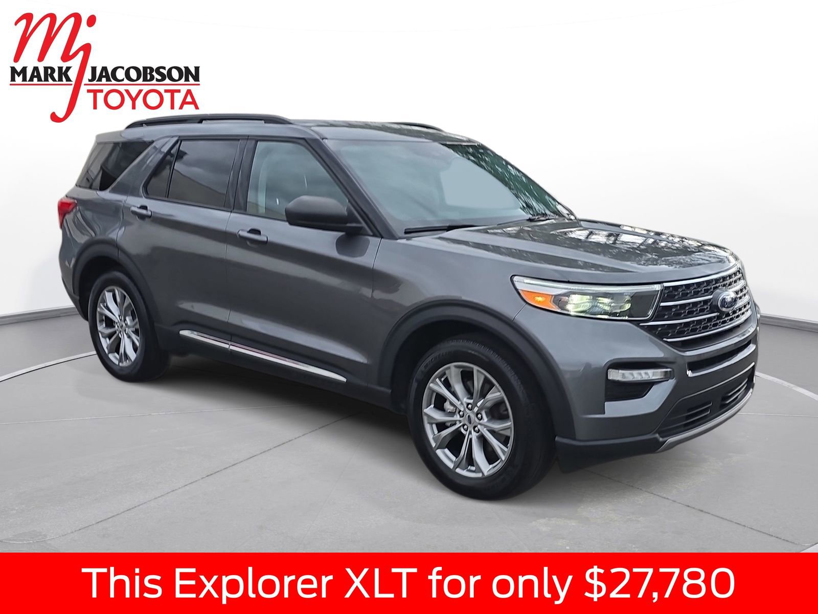 Used 2023 Ford Explorer XLT w/ Equipment Group 202A image 6