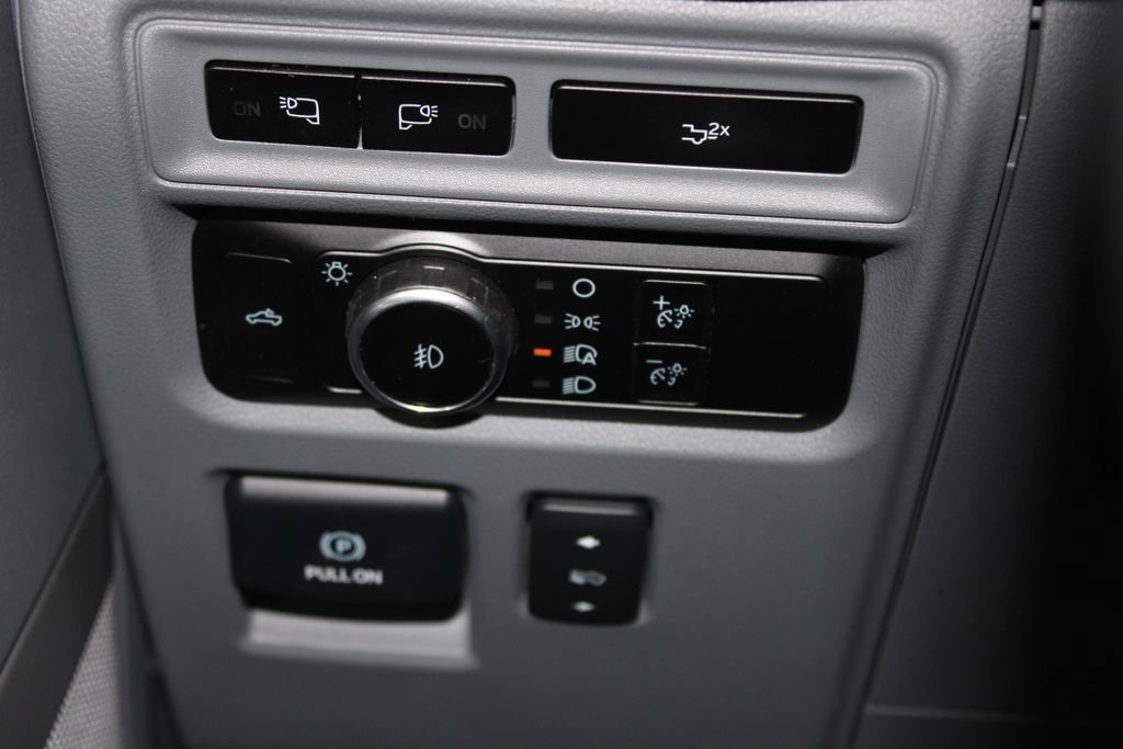 Used 2023 Ford F150 Lariat w/ Max Trailer Tow Package image 41