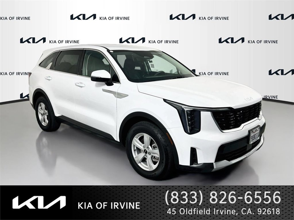 Certified 2025 Kia Sorento LX FWD image 1