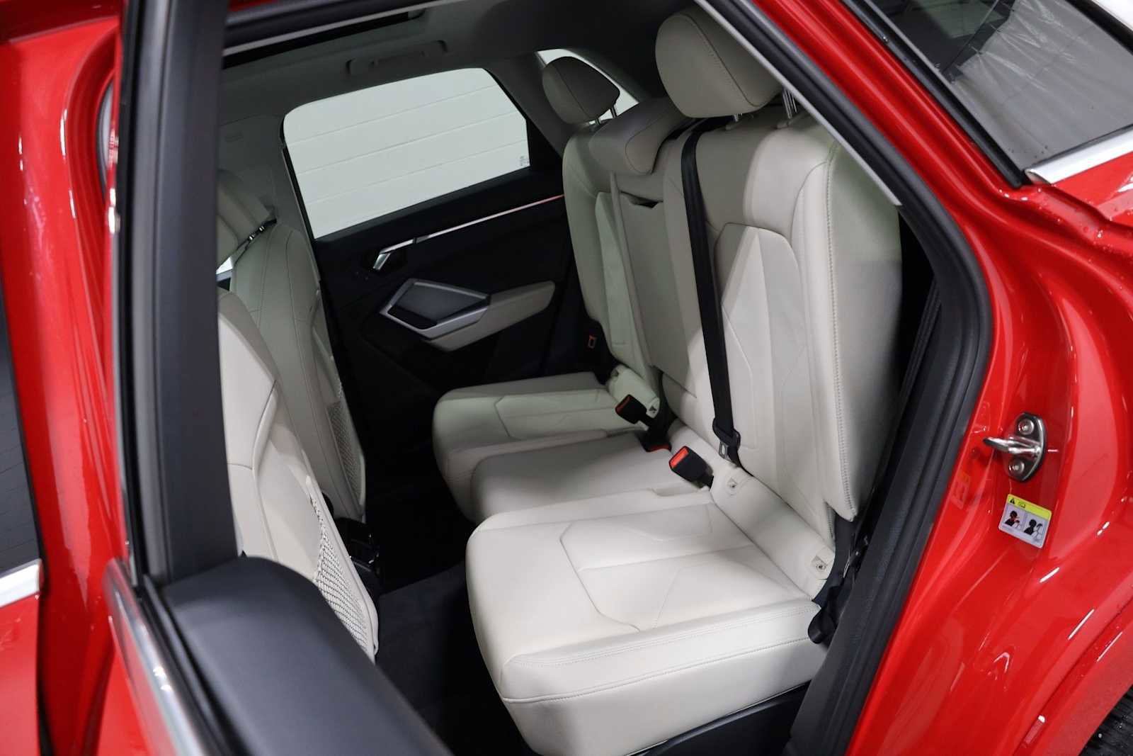 Certified 2025 Audi Q3 2.0T Premium Plus w/ Premium Plus Package AWD/4WD image 33