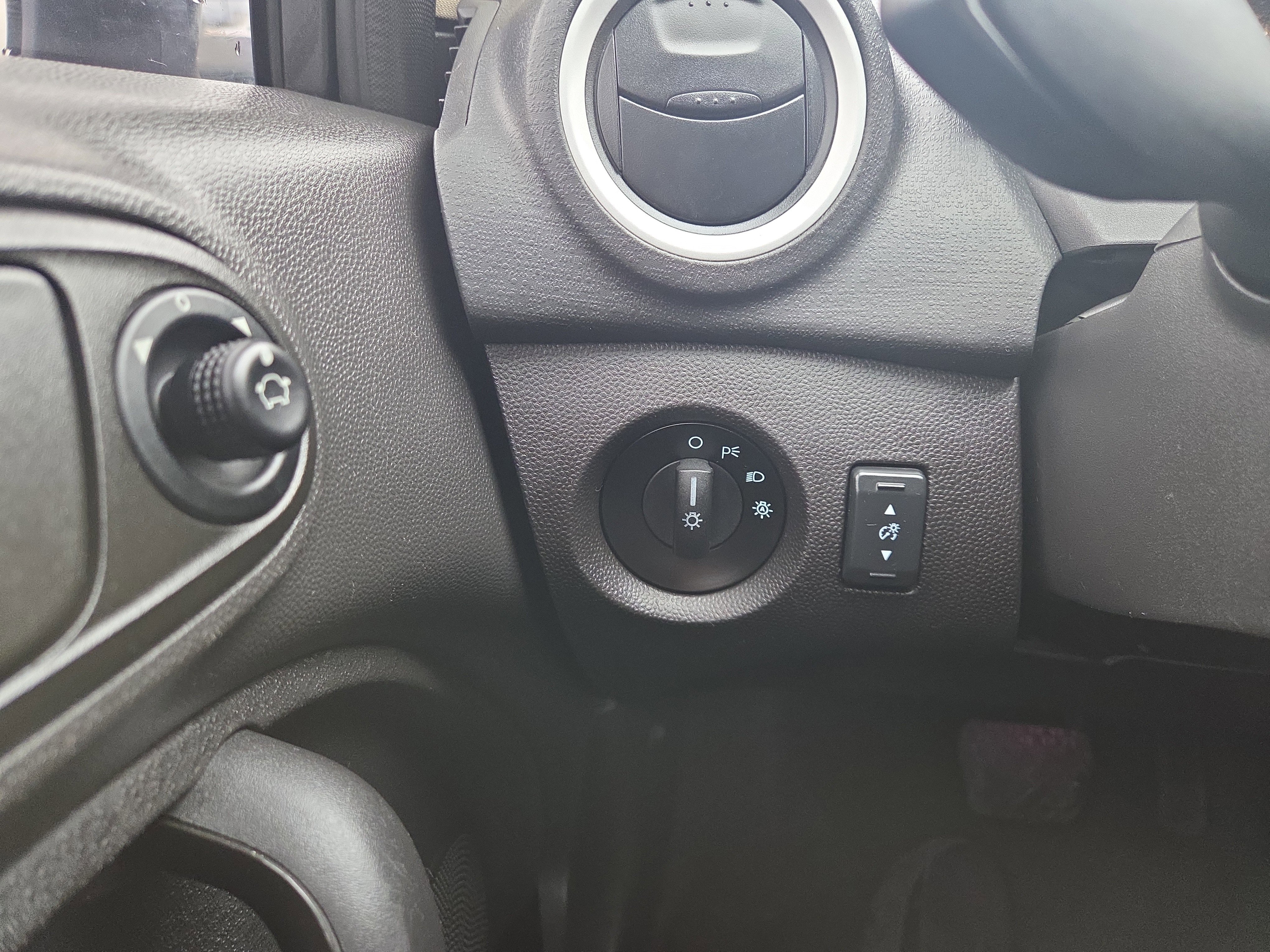 Used 2017 Ford Fiesta SE image 22