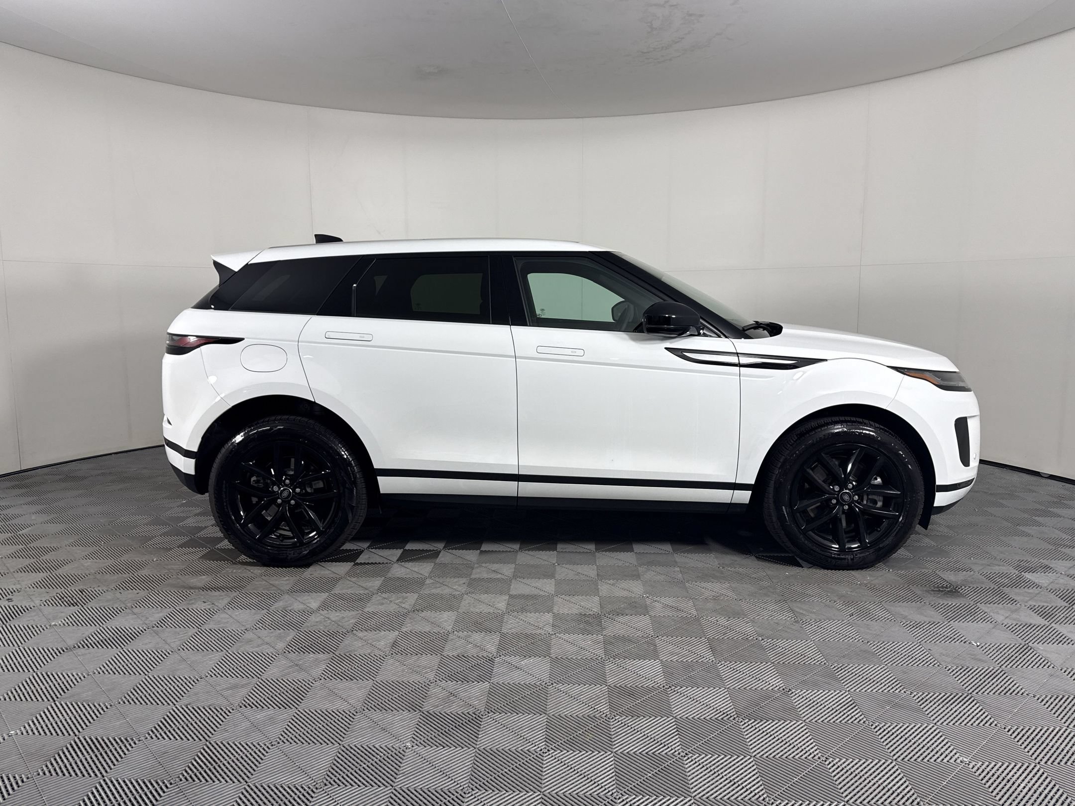 Used 2024 Land Rover Range Rover Evoque S AWD/4WD image 8