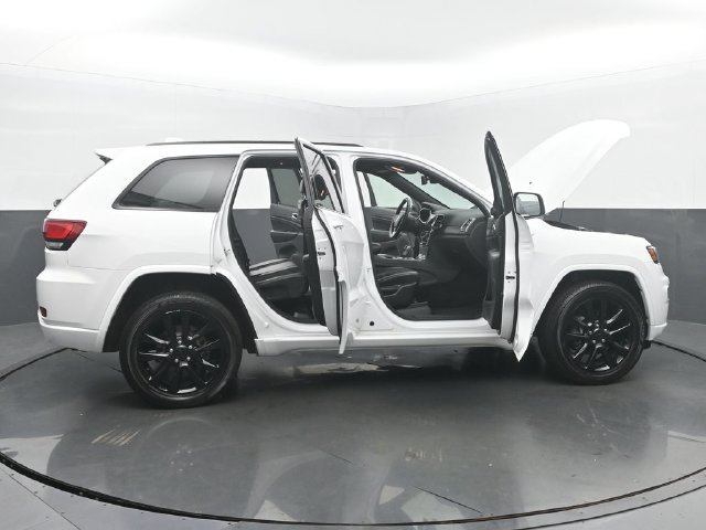 Used 2019 Jeep Grand Cherokee Altitude AWD/4WD image 59