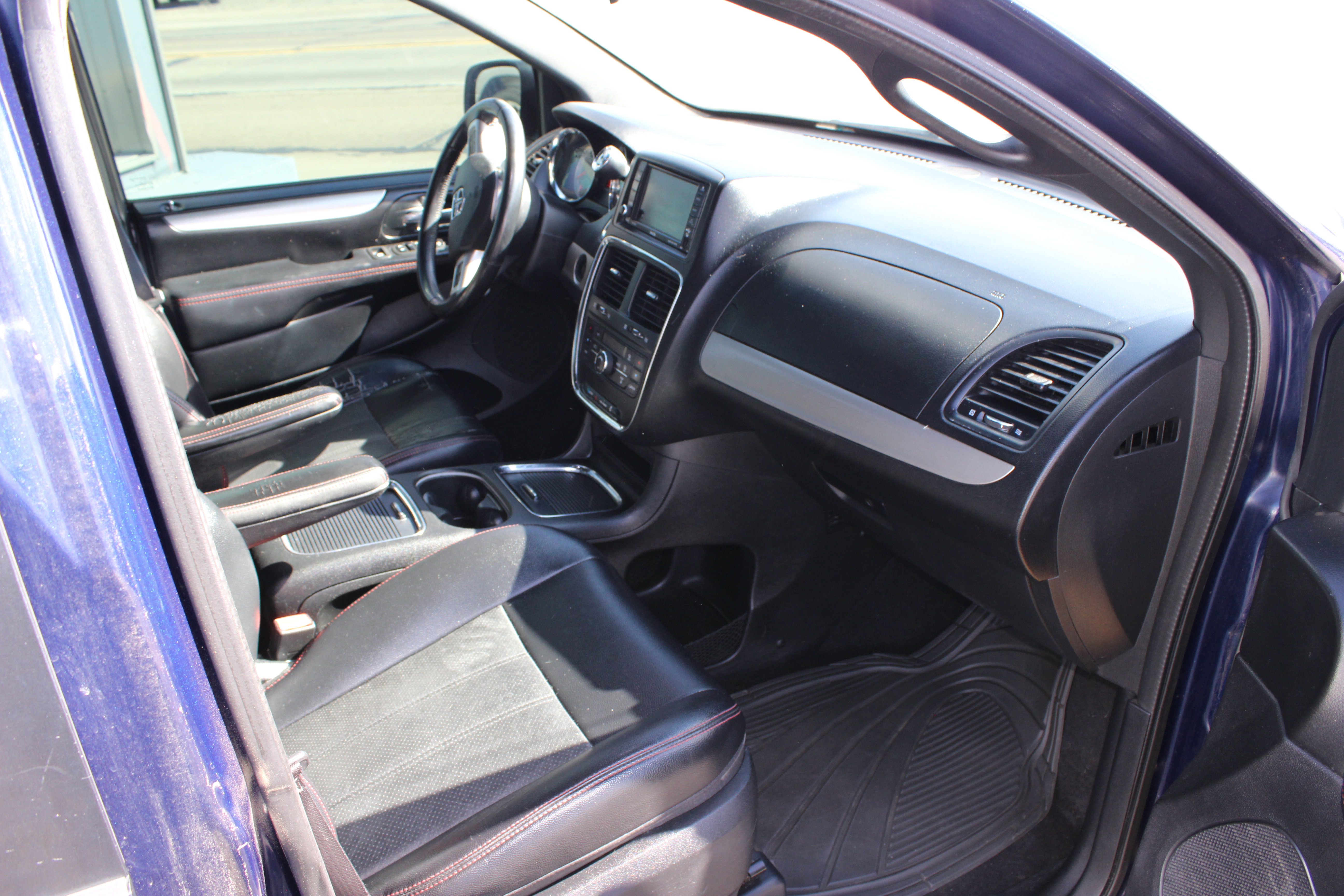 Used 2015 Dodge Grand Caravan R/T FWD image 14