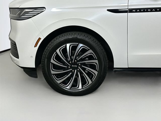 Certified 2025 Lincoln Navigator Black Label AWD/4WD image 38