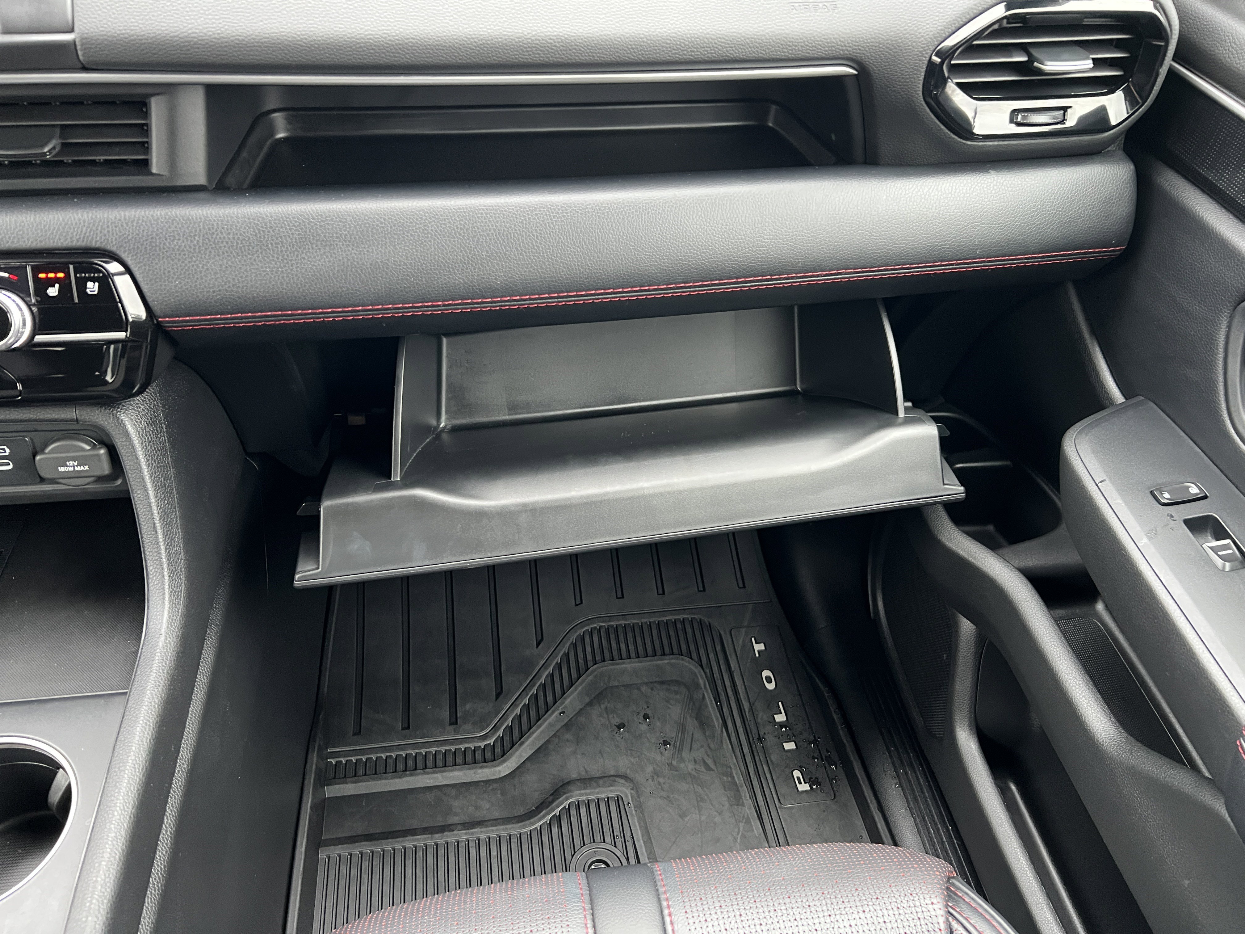 Used 2025 Honda Pilot Black Edition image 38