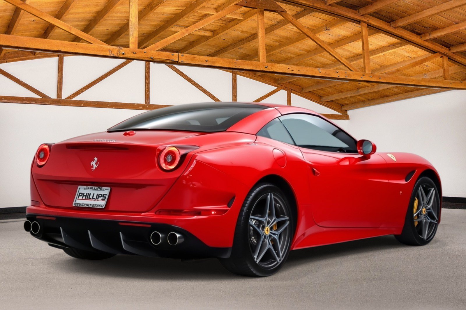 Used 2016 Ferrari California T RWD image 5