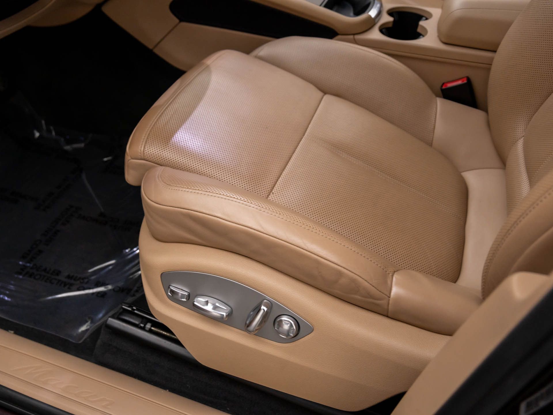 Certified 2023 Porsche Macan image 17