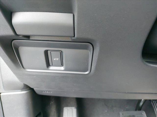 New 2025 Land Rover Discovery Sport S image 25