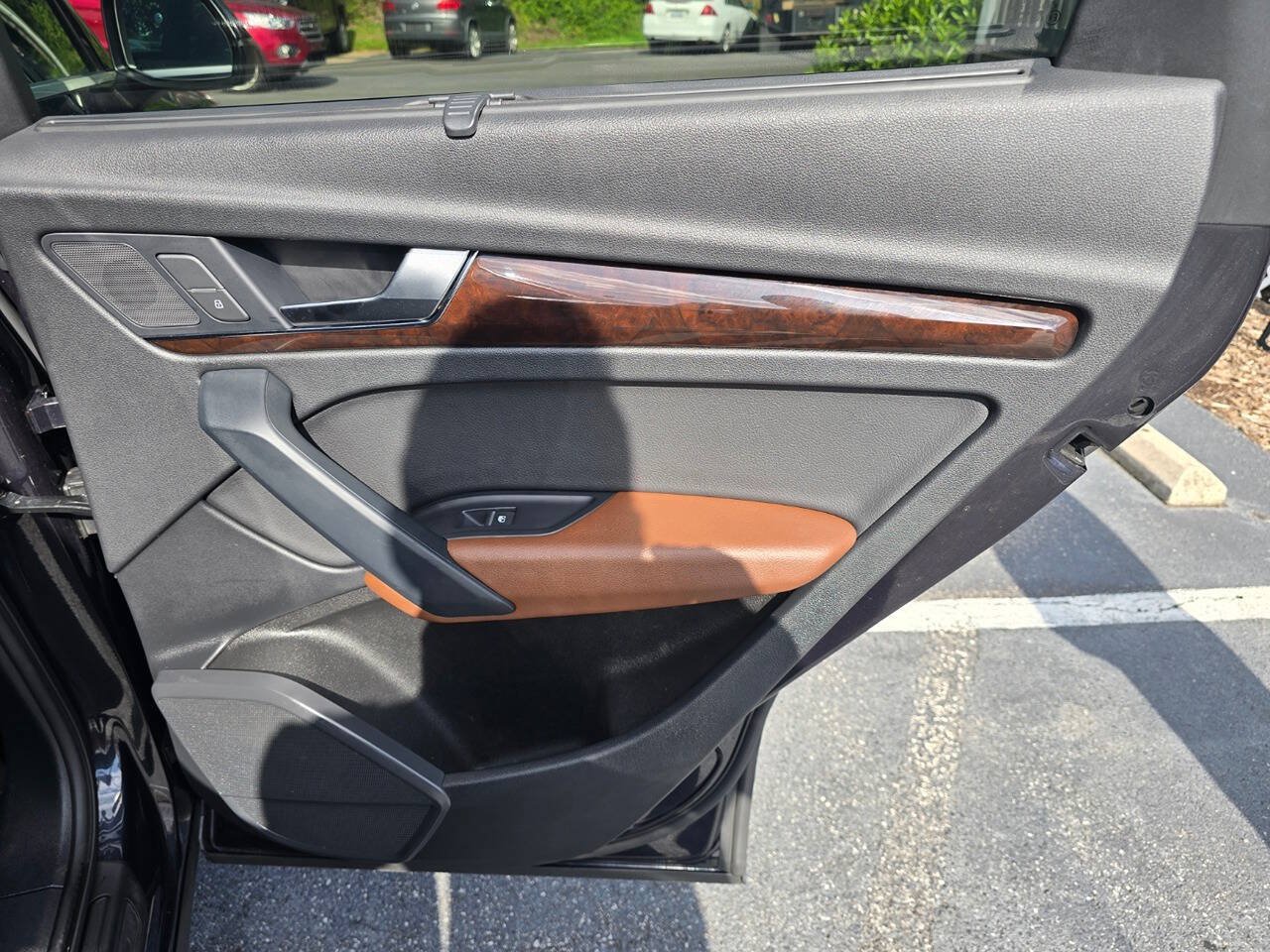 Used 2018 Audi Q5 2.0T Premium Plus w/ Premium Plus Package AWD/4WD image 16