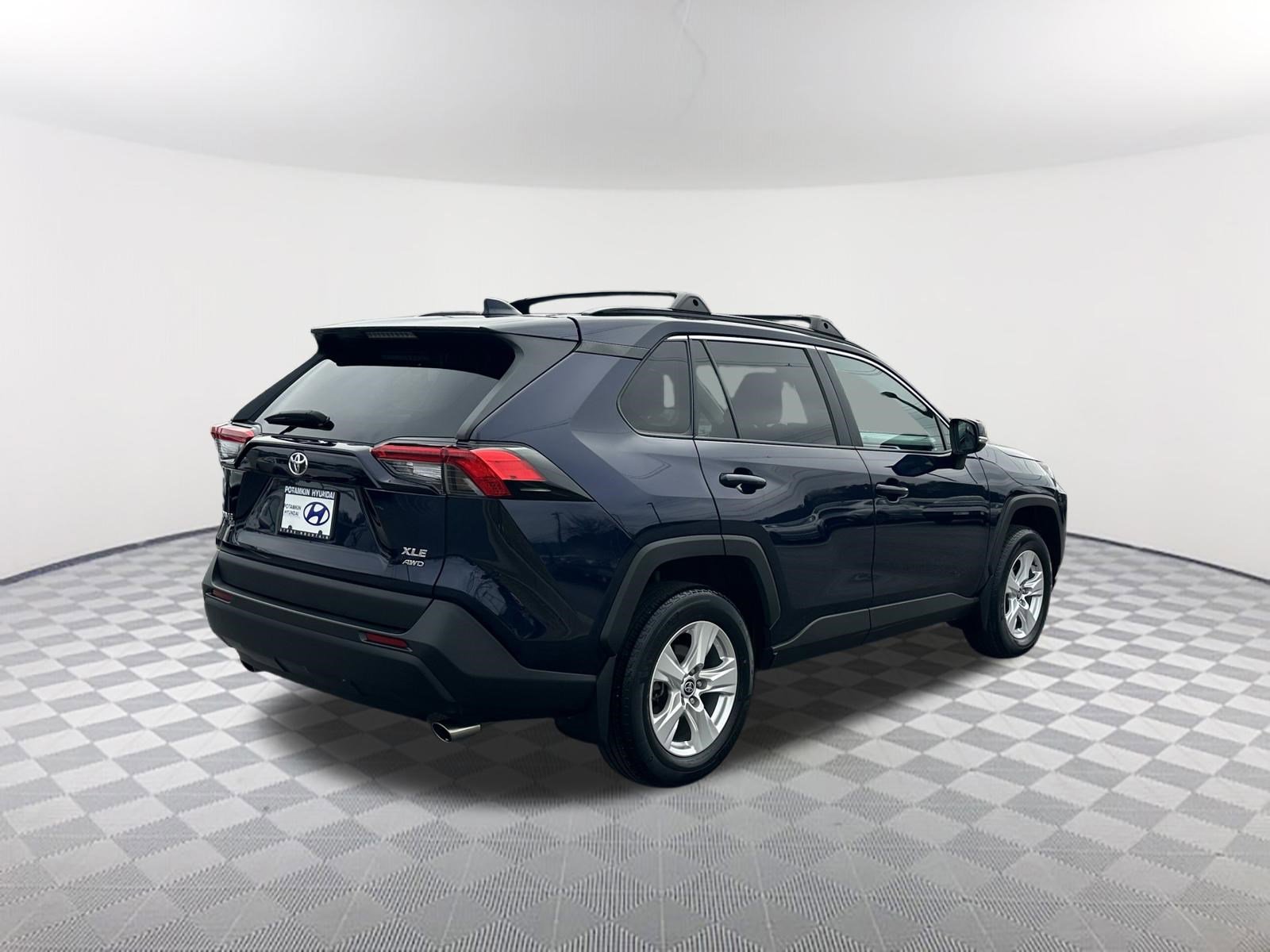 Used 2021 Toyota RAV4 XLE w/ Convenience Package image 7