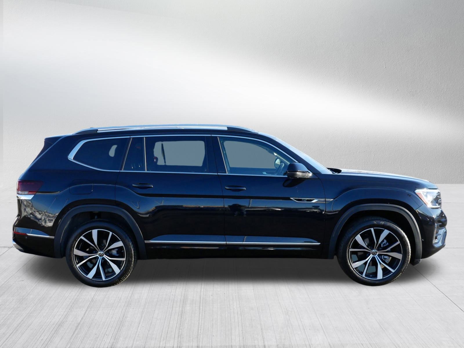 Certified 2025 Volkswagen Atlas SEL Premium R-Line image 7