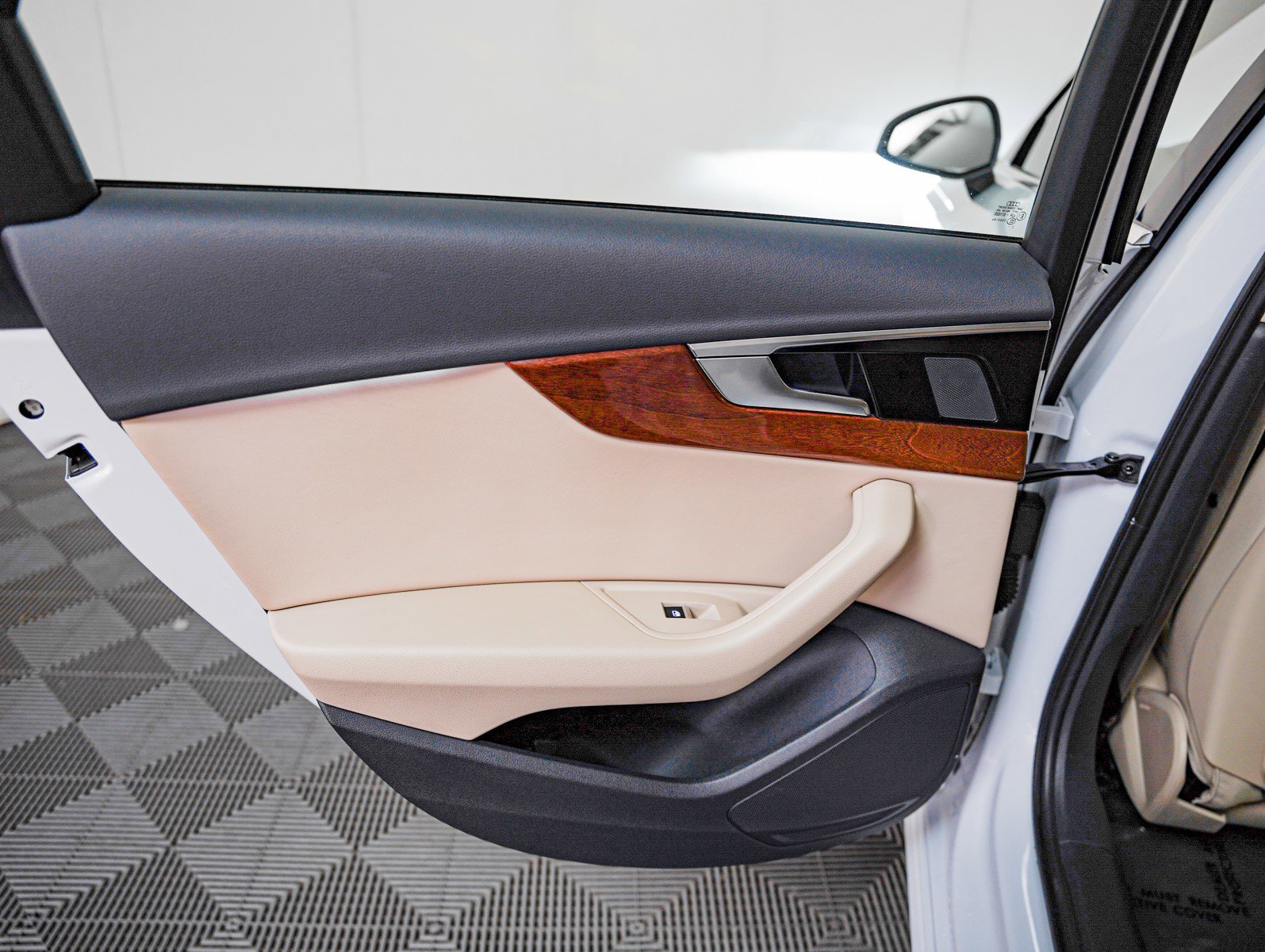 Used 2023 Audi A4 2.0T Premium w/ Convenience Package image 24