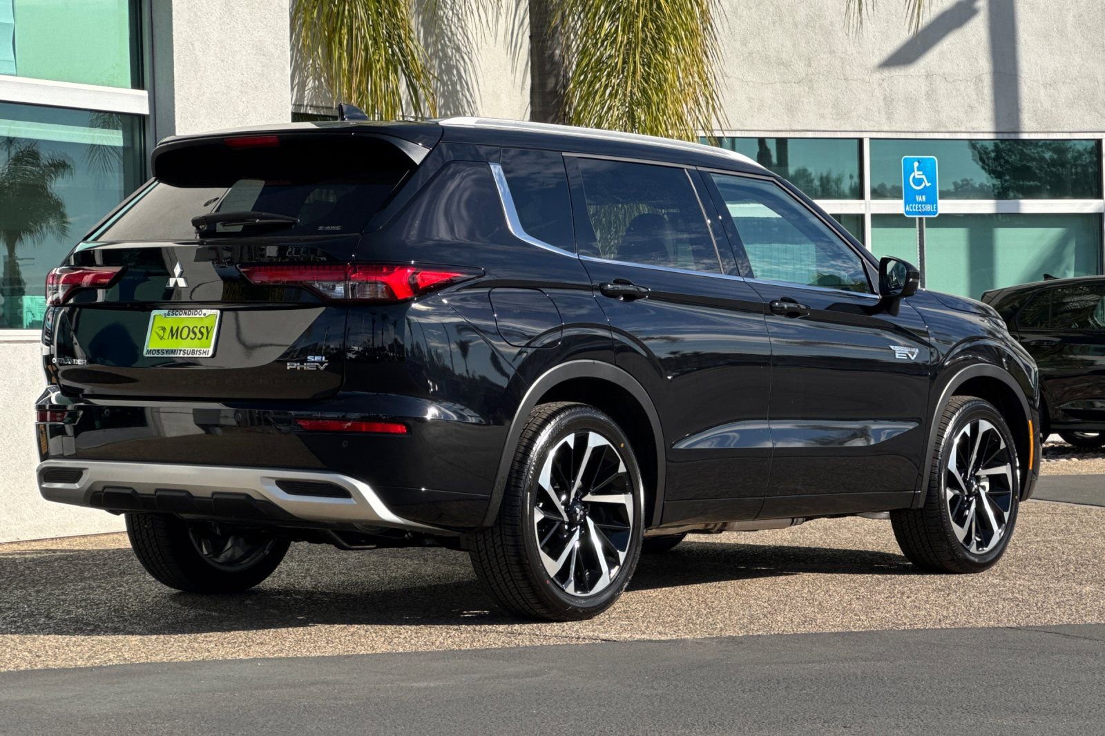 New 2025 Mitsubishi Outlander SEL image 4