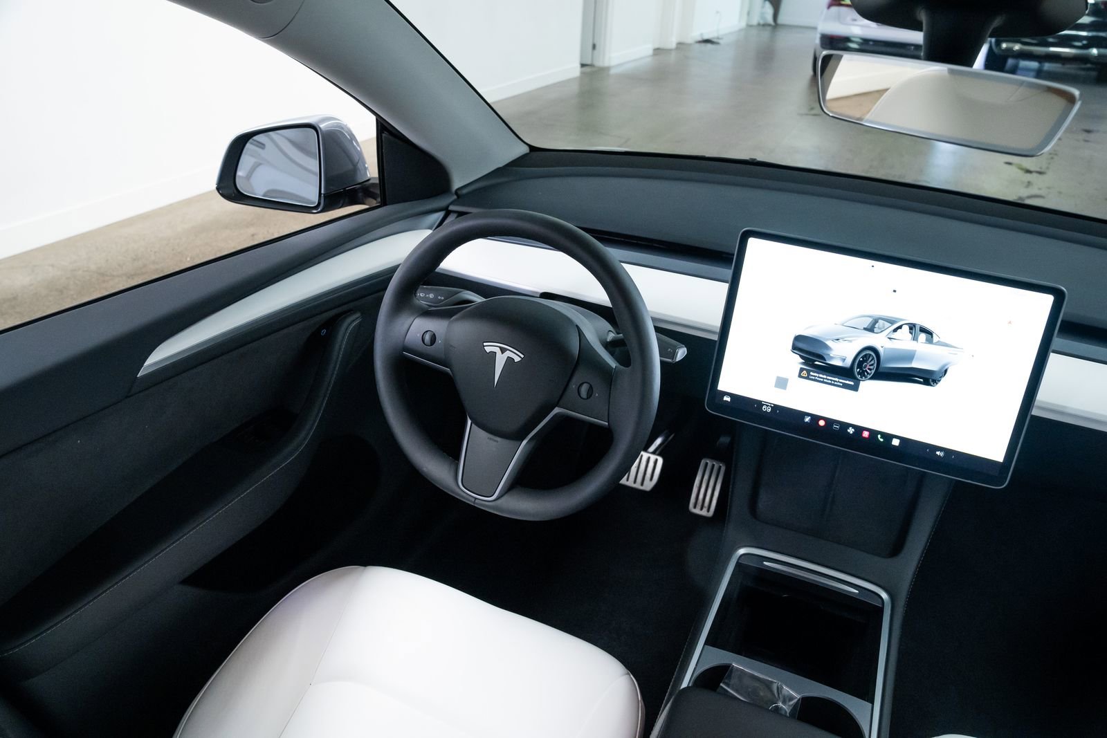 Used 2024 Tesla Model Y Performance image 10