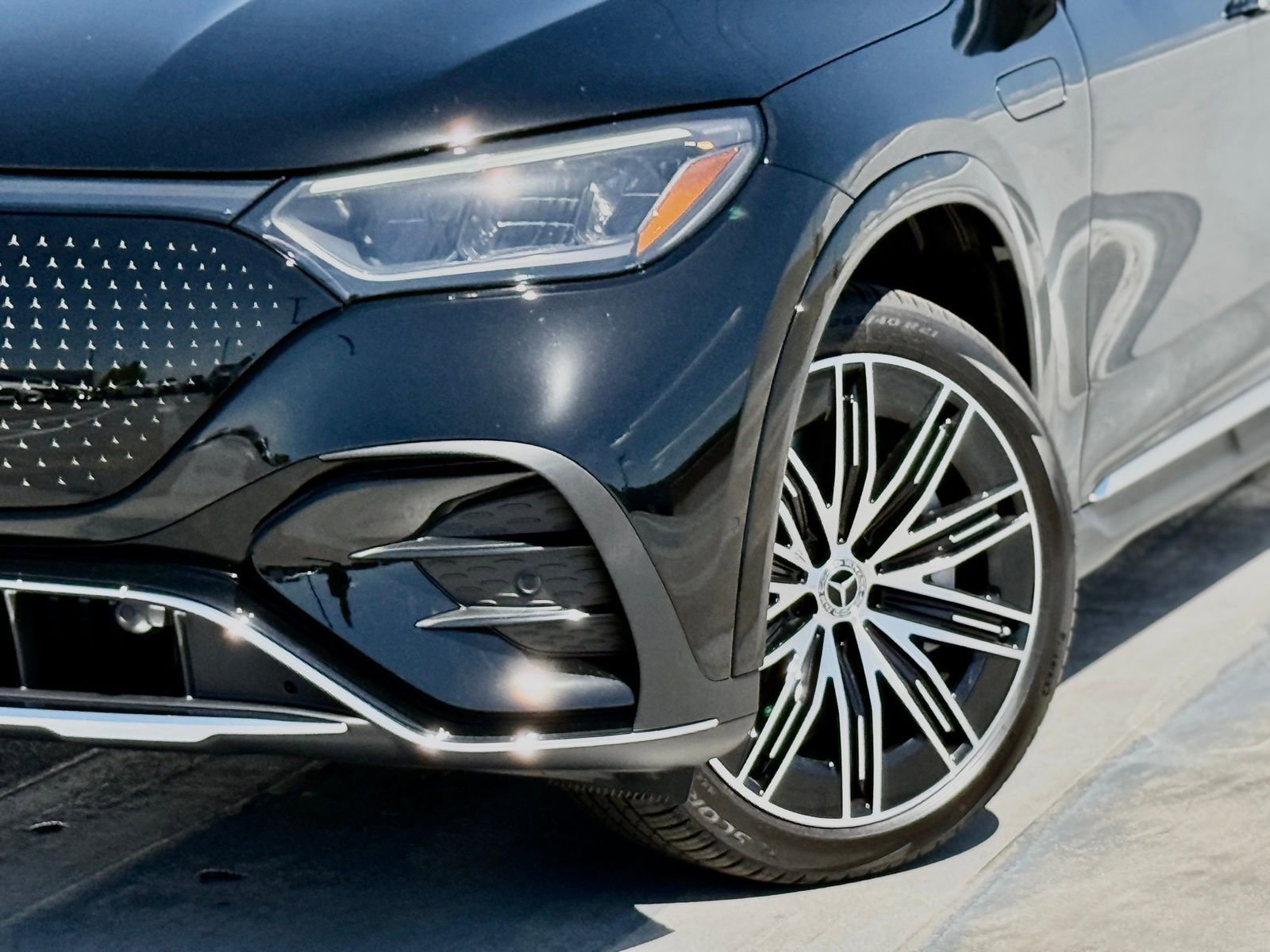 New 2026 Mercedes-Benz EQE 320 4MATIC SUV image 4