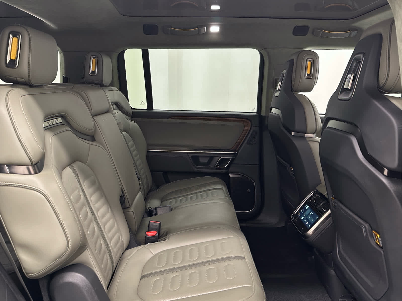 Used 2024 Rivian R1S Adventure image 22