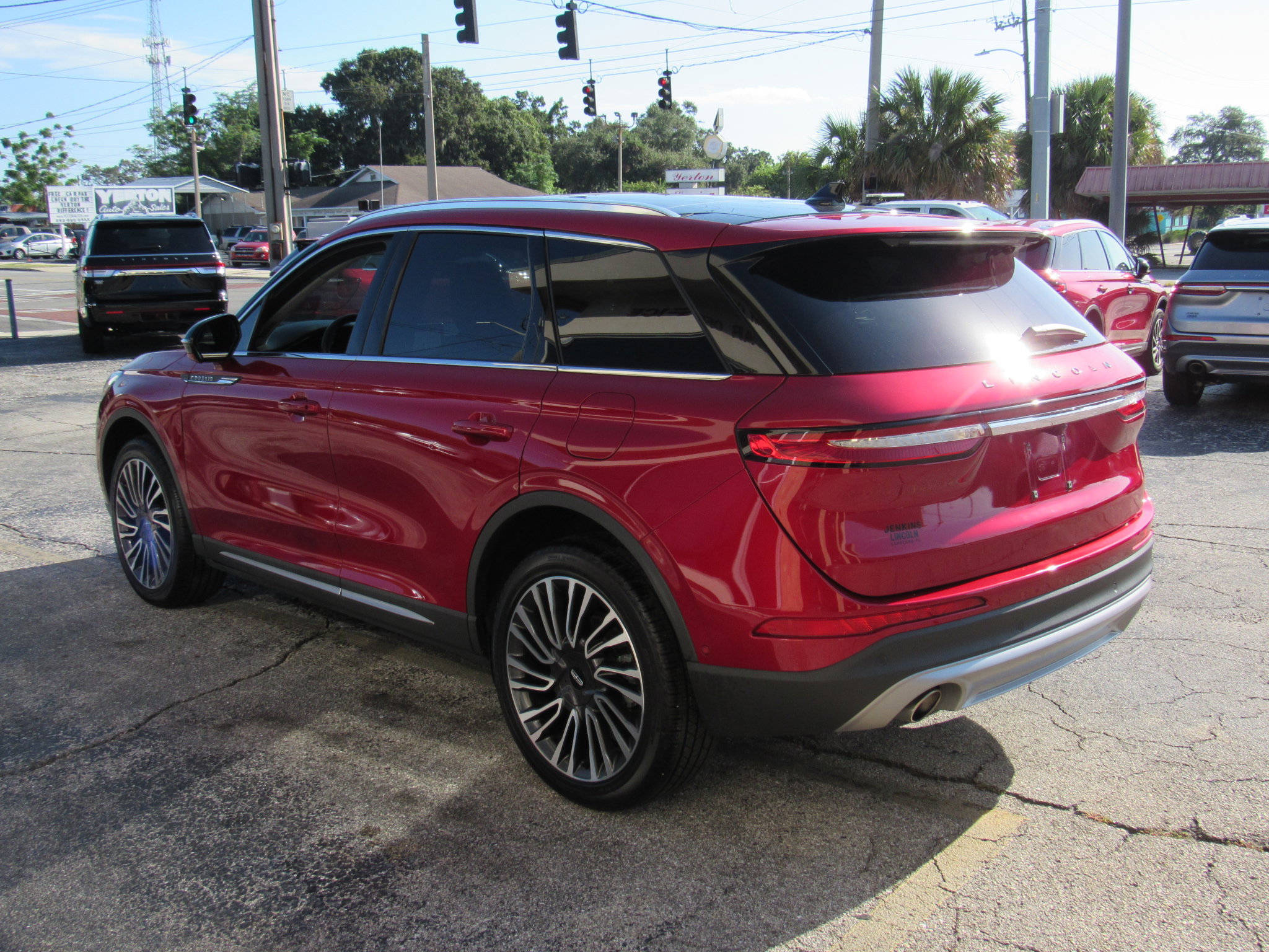 Used 2022 Lincoln Corsair Reserve w/ Equipment Group 201A image 7