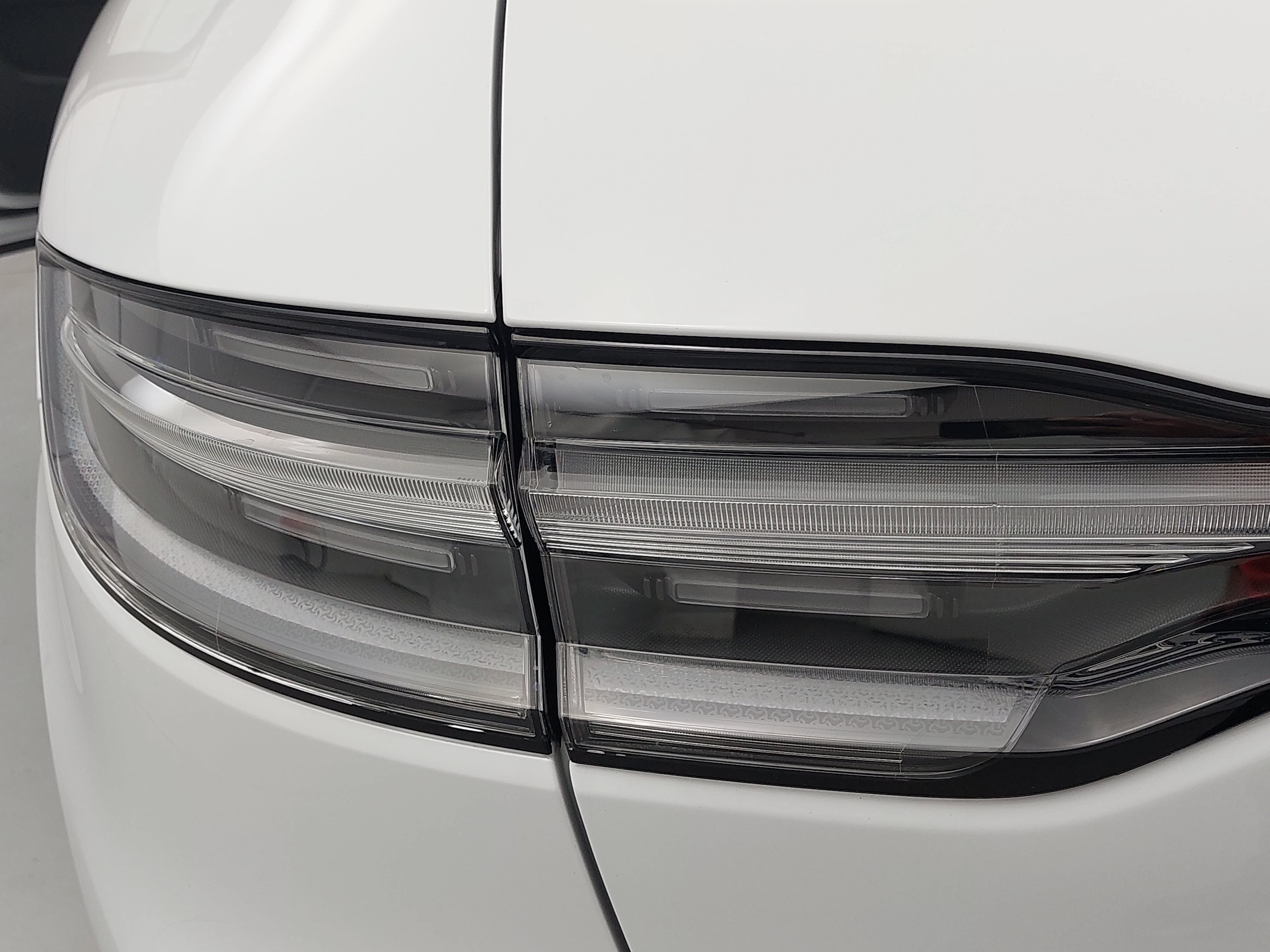 Certified 2026 Porsche Macan Turbo AWD/4WD image 37
