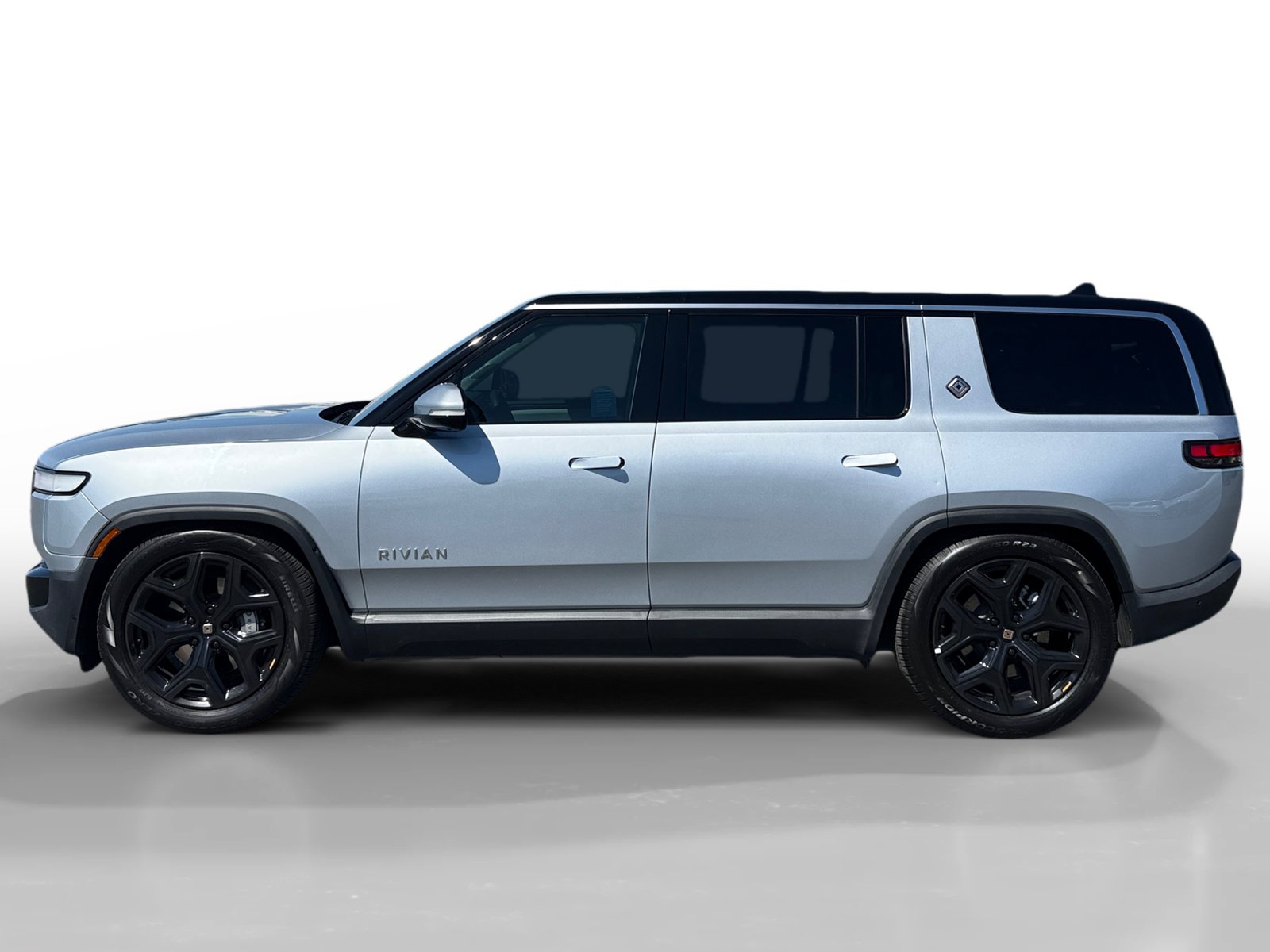 Used 2024 Rivian R1S Adventure Dual AWD/4WD image 2