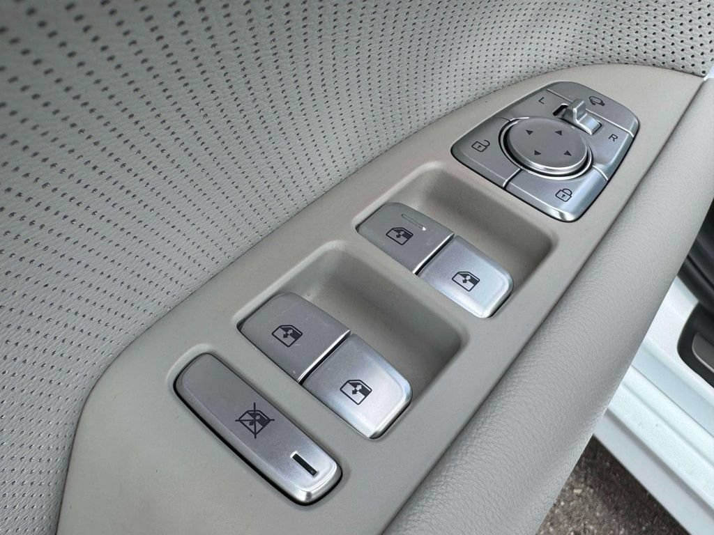 Certified 2023 Genesis G70 3.3T AWD/4WD image 17