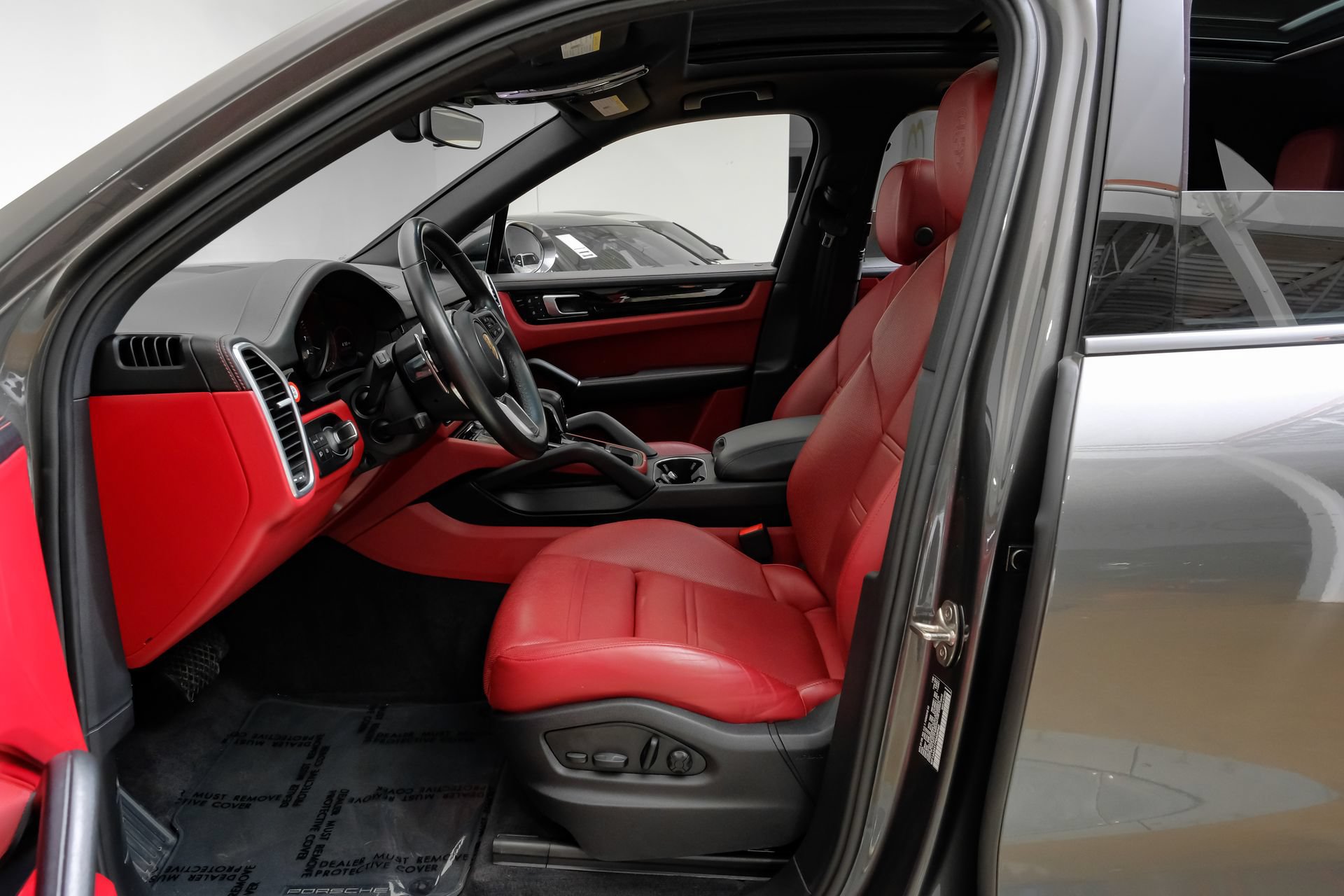 Used 2023 Porsche Cayenne Platinum Edition AWD/4WD image 4