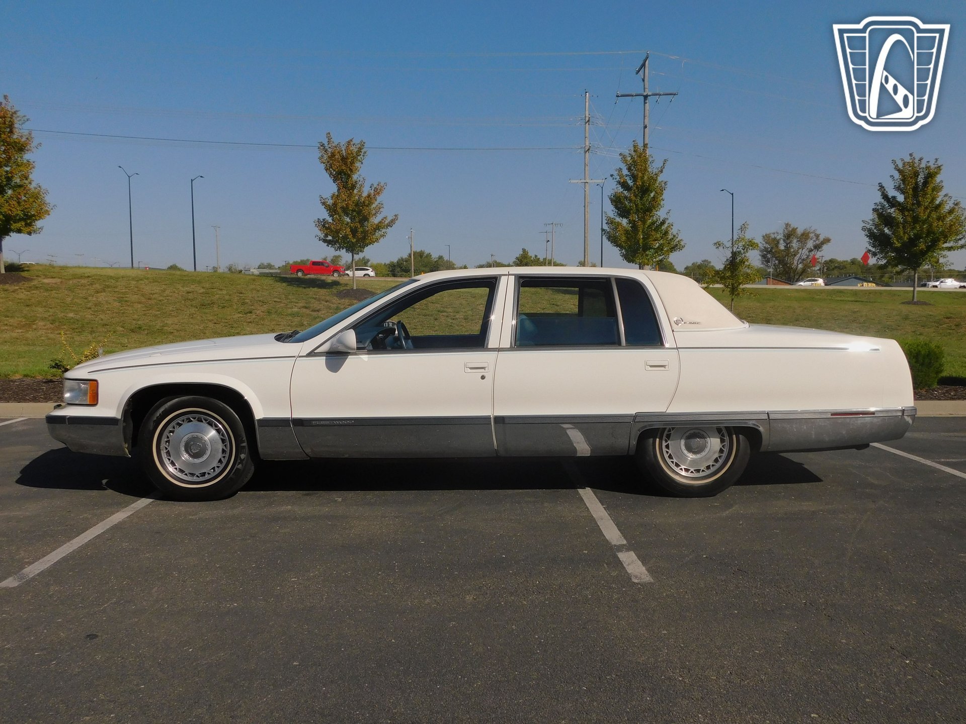 Used 1995 Cadillac Fleetwood Brougham RWD image 2