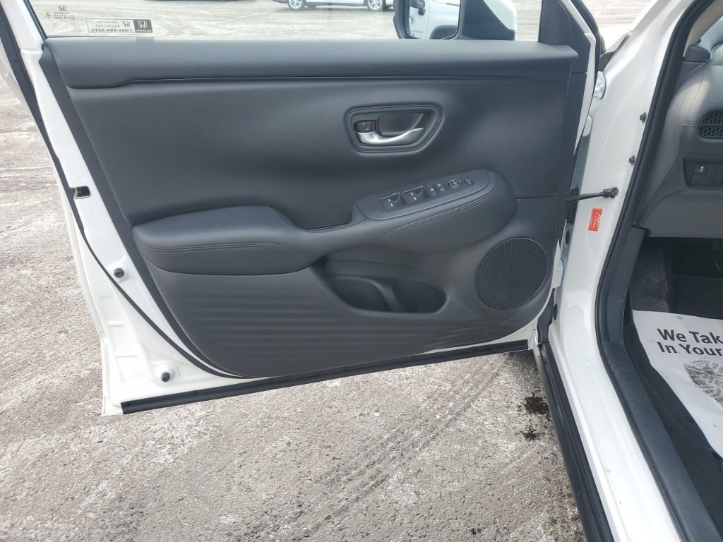 Certified 2025 Honda HR-V LX image 12