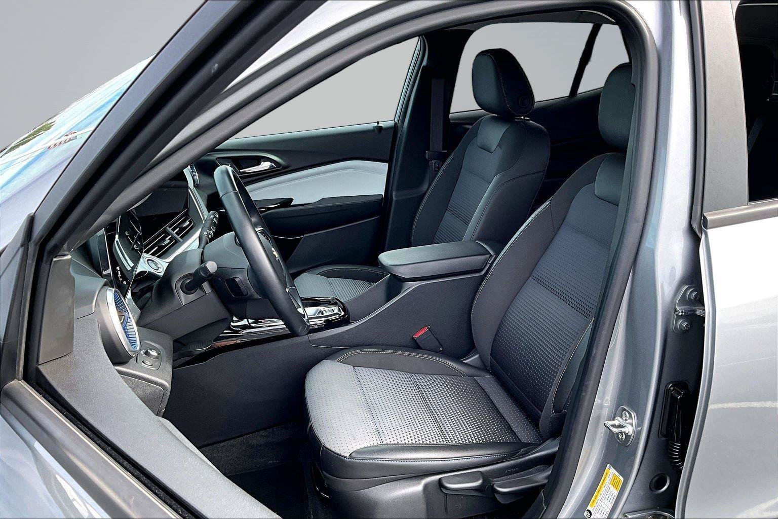 Used 2024 Chevrolet Trax LT w/ Driver Confidence Package FWD image 26
