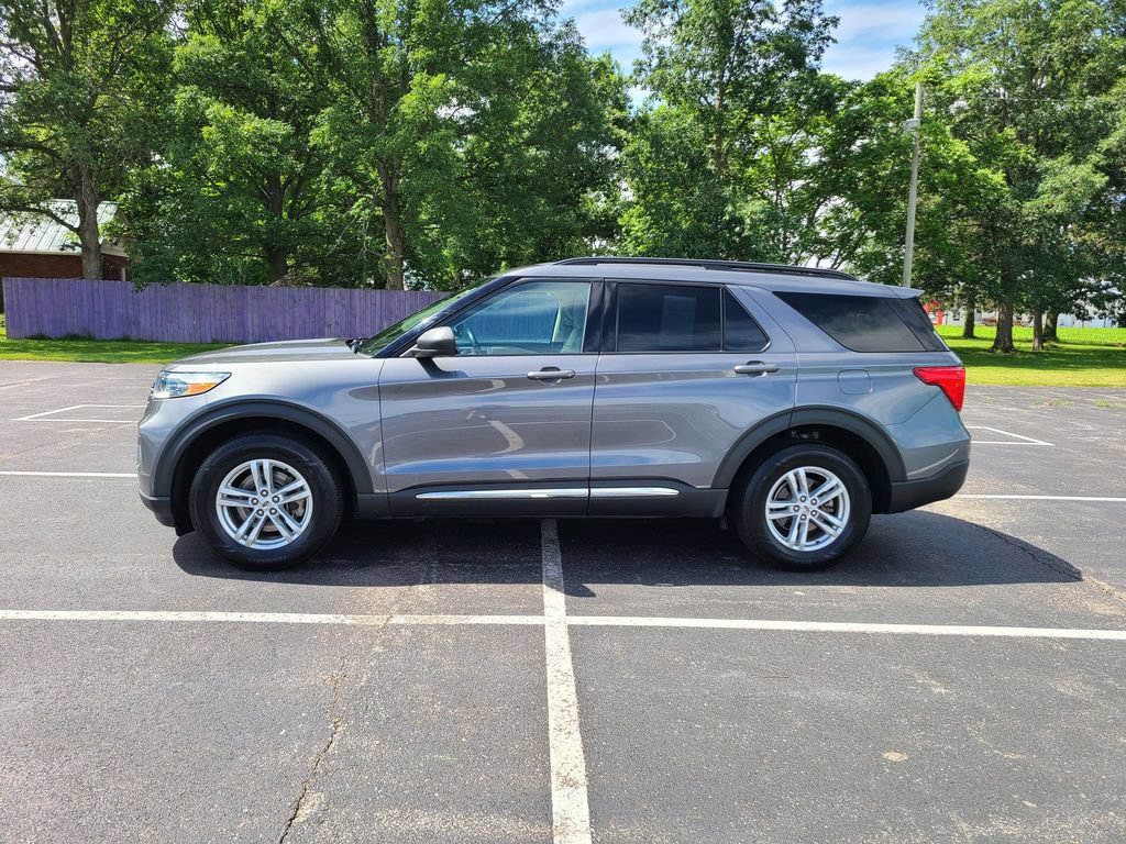 Used 2022 Ford Explorer XLT AWD/4WD image 4