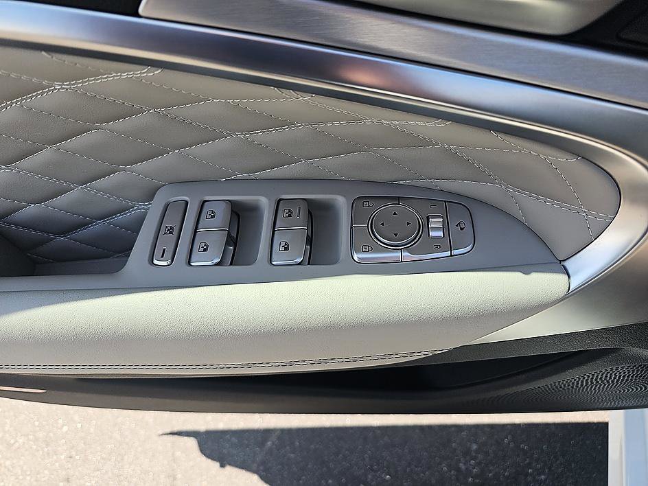 Used 2021 Genesis G70 2.0T w/ Prestige Package image 13