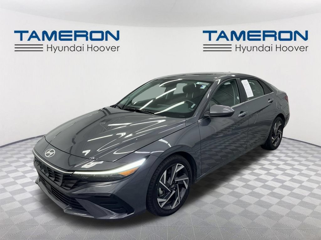 Used 2025 Hyundai Elantra SEL FWD image 1