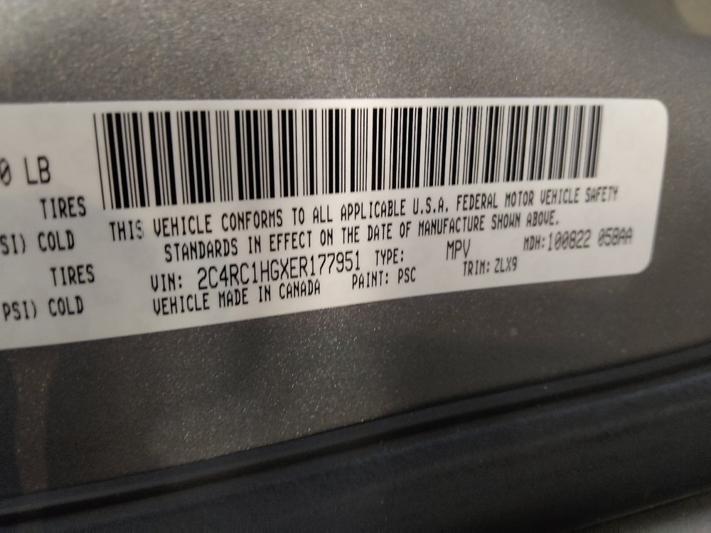 Used 2014 Chrysler Town & Country S FWD image 33