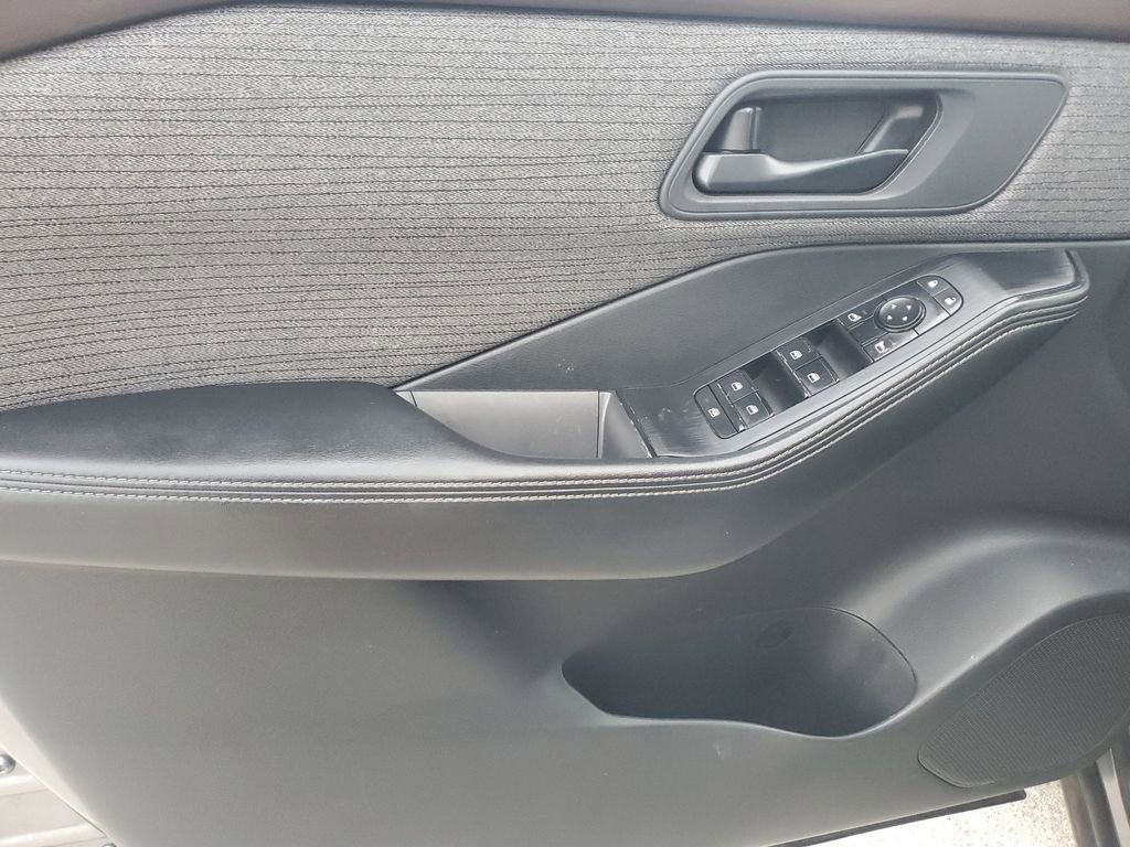 Used 2021 Nissan Rogue S image 39