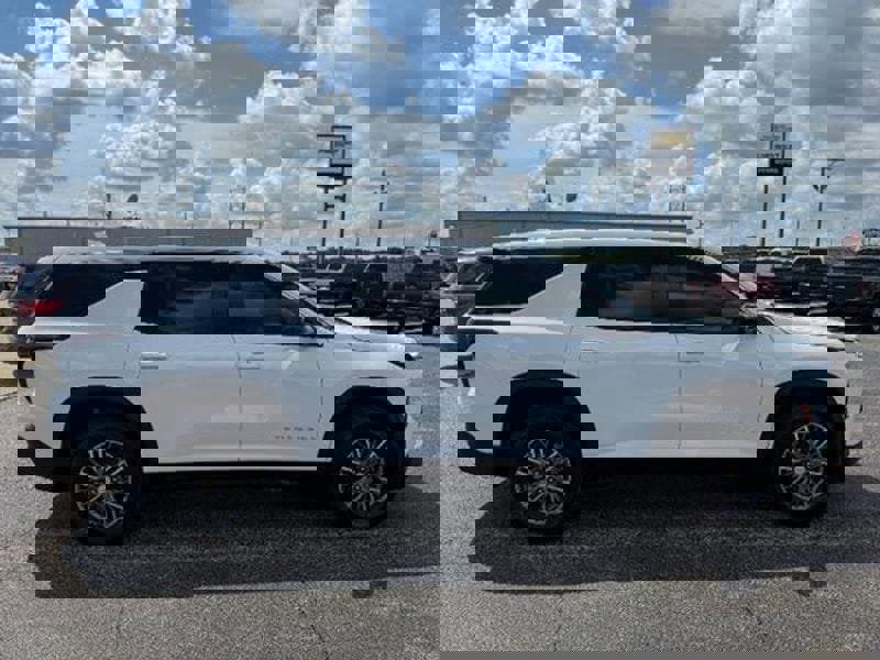 Used 2024 Chevrolet Traverse LS image 48