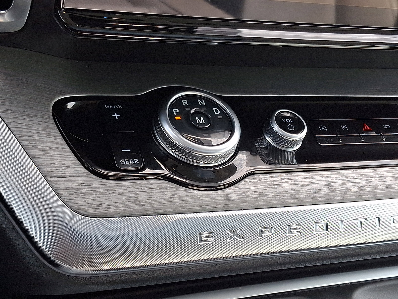 Certified 2025 Ford Expedition Max Platinum w/ Driver's Package image 16